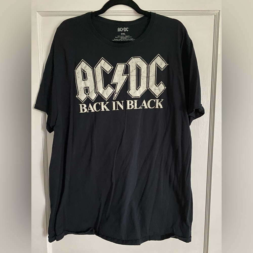 ⚡️ AC/DC Back in Black licensed graphic tee